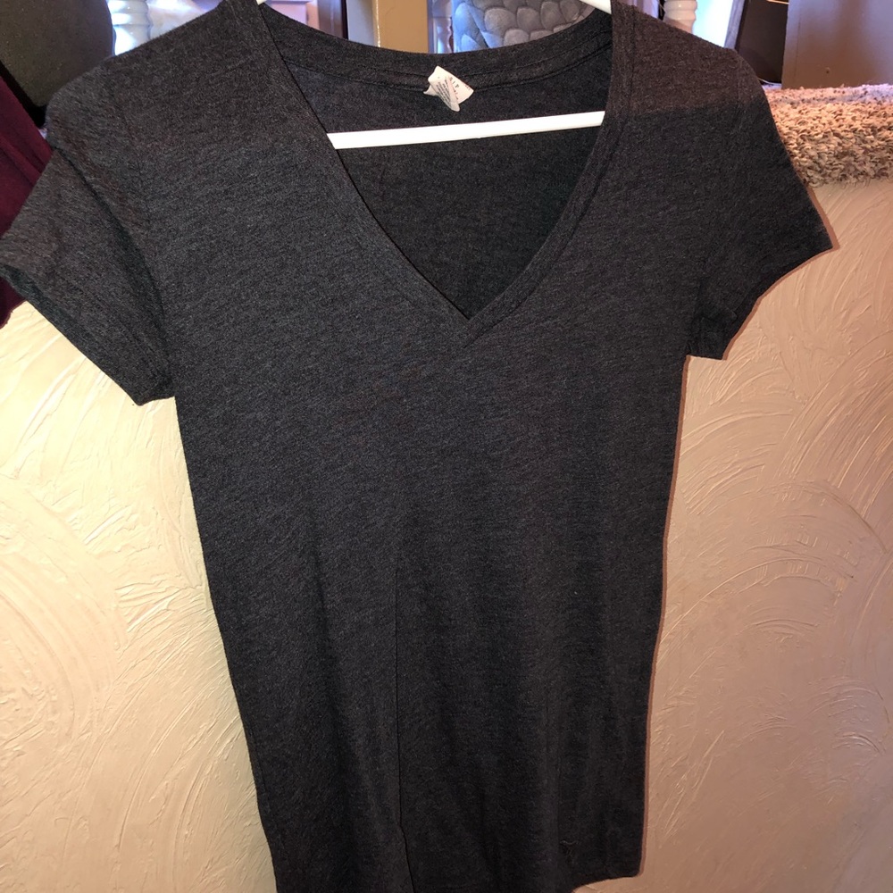 tshirt vneck